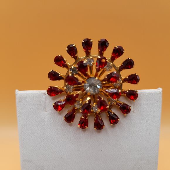 Vintage Red Clear Rhinestone Pendant Brooch, Gold Tone, 1 3//8 Inch, Mid-Century - Picture 5 of 8